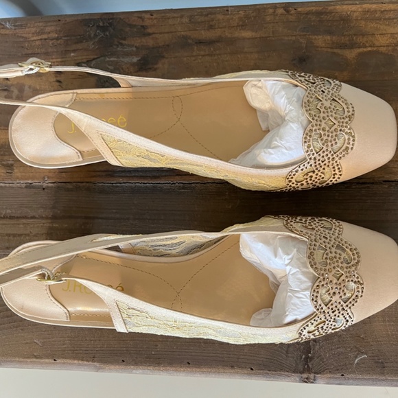 J Renee Faleece Champagne Shoe 11WW - Picture 4 of 7